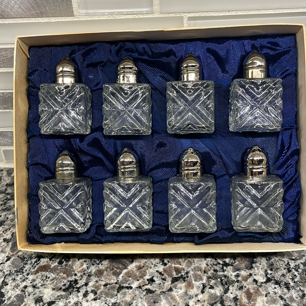 Set of 8 Leonard Vintage Salt & Pepper Shakers in Original Box